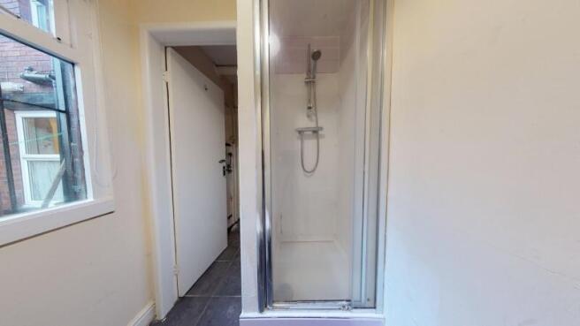 5 bed Terraced to rent Image 6