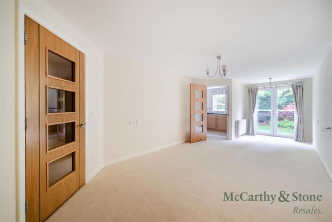 8708224-interior04.jpg