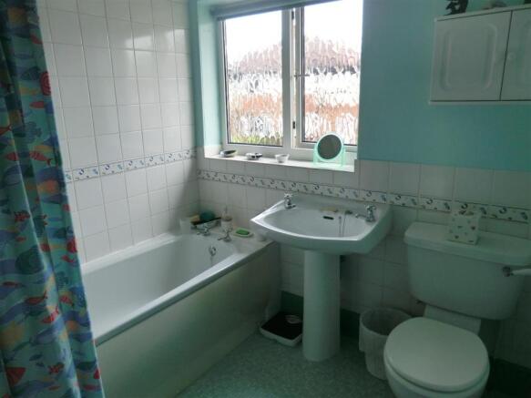 BATHROOM.JPG