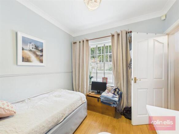5 bed Detached for sale Image 12