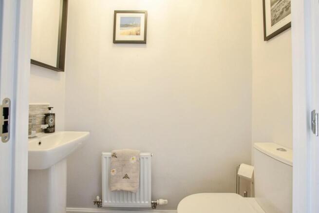 3 bed Town House for sale Image 9