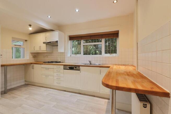 5 bed Detached Bungalow for sale Image 8
