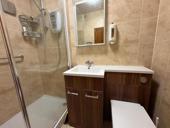 5 bed Detached for sale Image 8