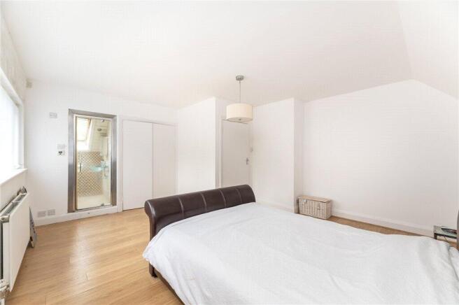 4 bed Detached for sale Image 5