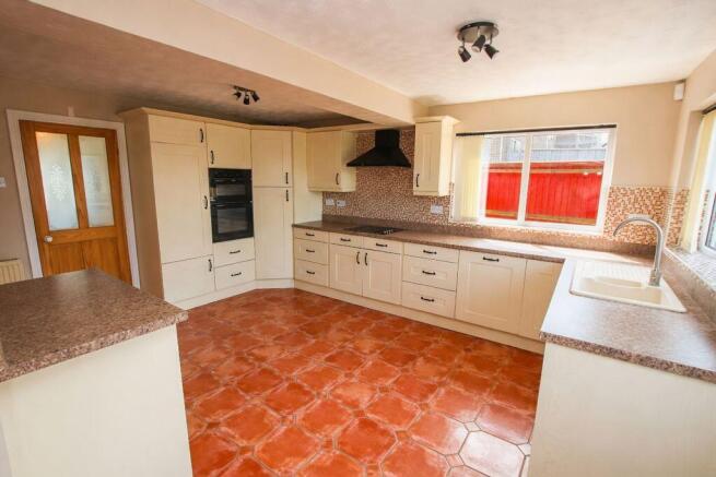Kitchen photo 1