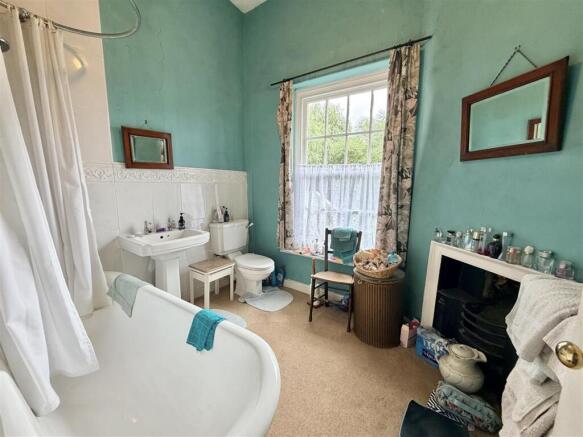 3 bed Semi-Detached for sale Image 11
