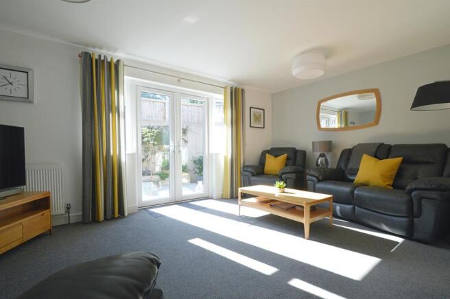 Lounge1.jpg