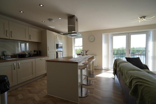 2 bed Apartment for sale Image 4
