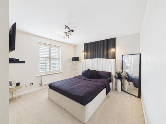 4 bed Detached for sale Image 5