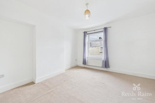 2 bed Terraced to rent Image 5