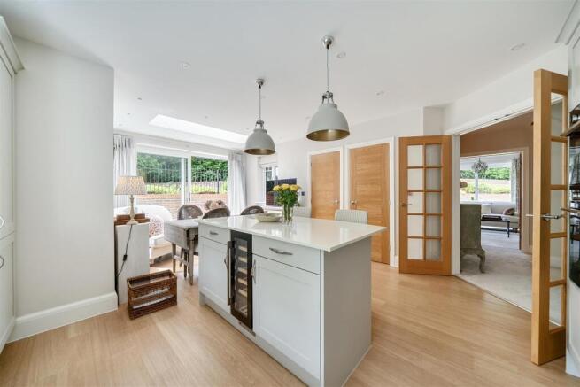 Kitchen dining room 1.jpg