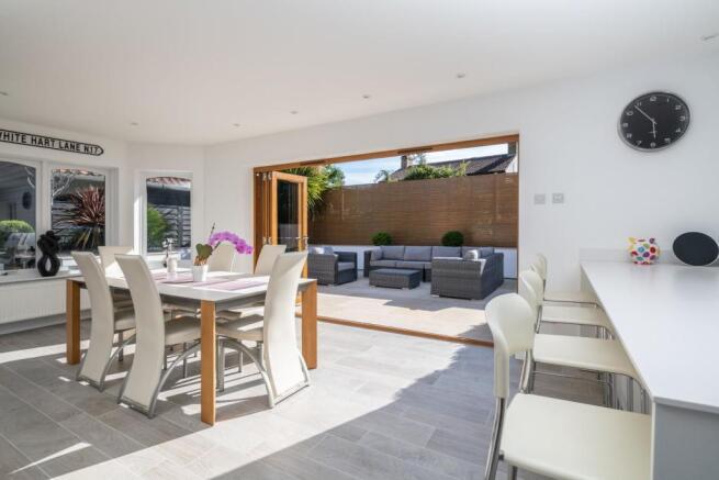 Kitchen/ Dining Room
