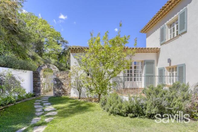 Elegant Villa With Heated Pool