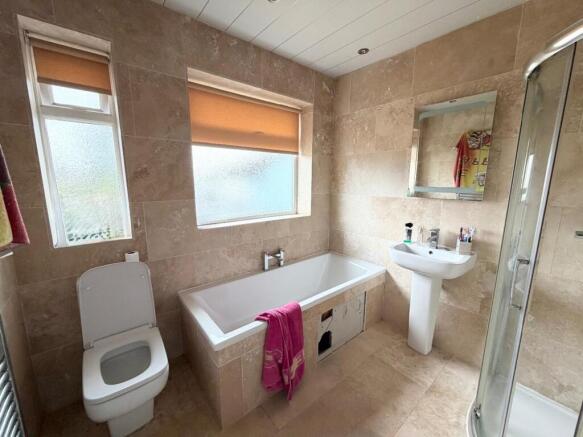5 bed Semi-Detached for sale Image 11