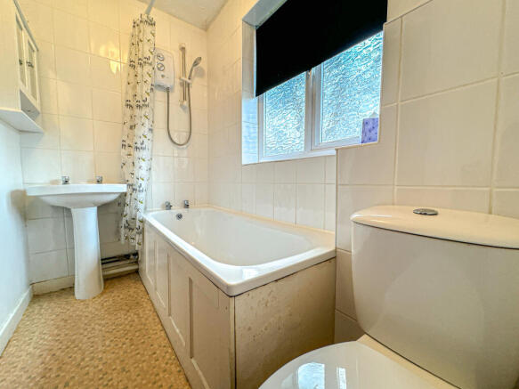 34 Lingfield Walk - Bathroom