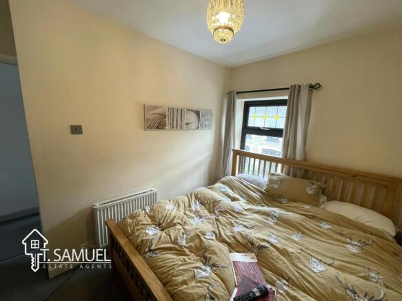 Bedroom 1b.JPG