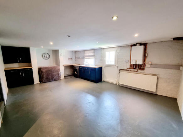 3 bed Semi-Detached for sale Image 9