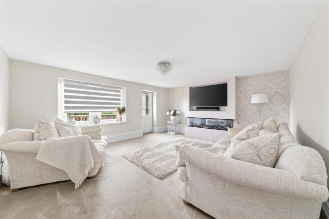 4 bed Detached for sale Image 12
