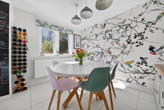 5 bed Detached for sale Image 5