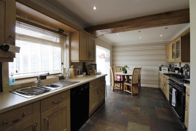 Kitchen 1 (2).jpg