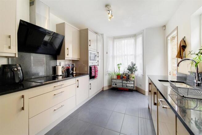 5_Kitchen-1.jpg