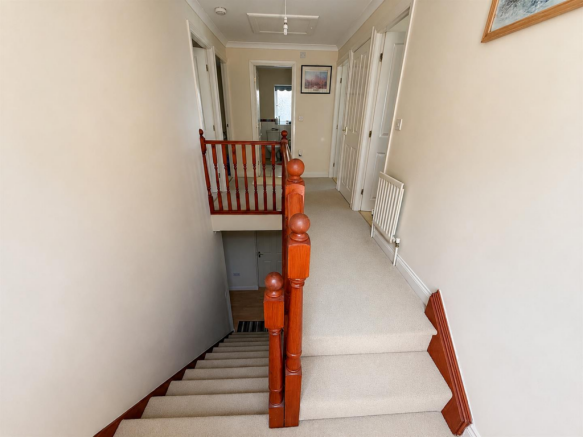 4 bed Detached for sale Image 11