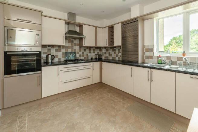 2 bed Penthouse for sale Image 5
