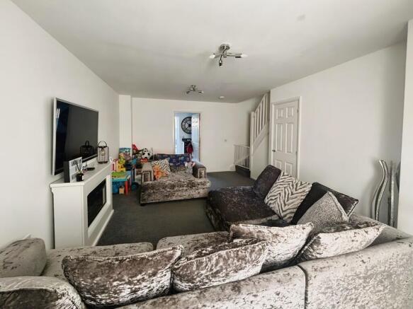 64b3d2a5-WhatsApp...