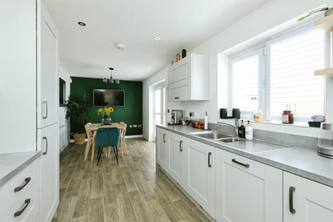 4 bed Detached for sale Image 2