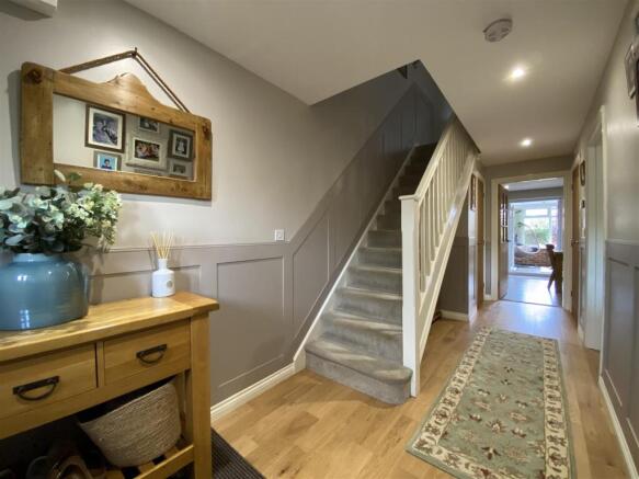4 bed Detached for sale Image 9