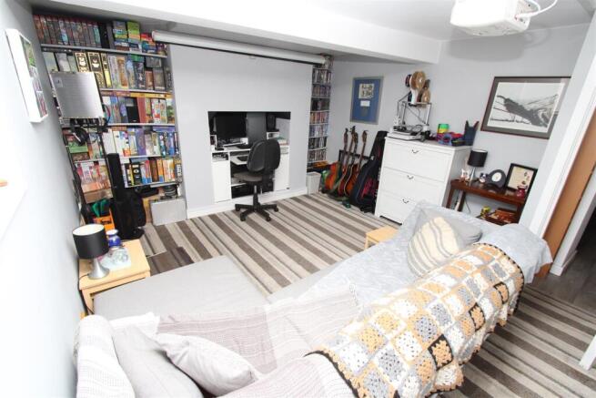 4 bed Semi-Detached for sale Image 7
