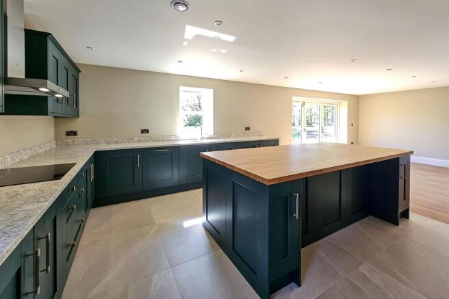 4 bed Village House for sale Image 8
