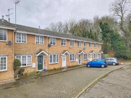 25, Farm Close, Bedford MK45 2UF
