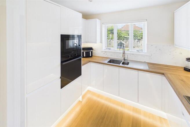 4 bed Detached for sale Image 10