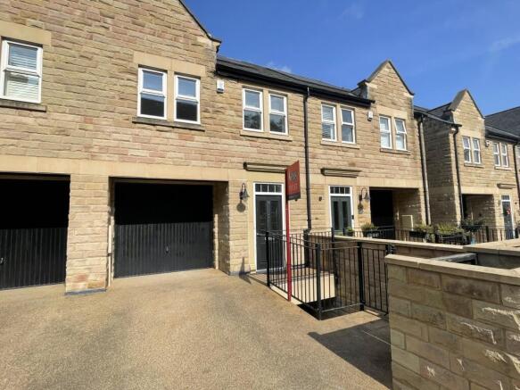 4 bed House to rent Image 2