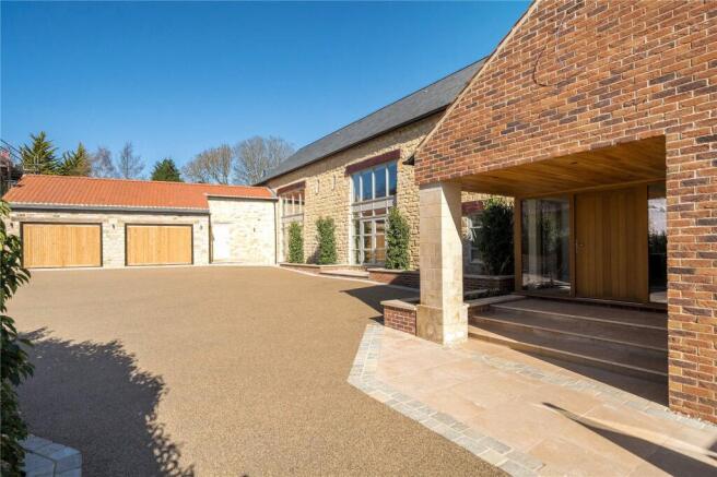 7 bed Detached for sale Image 6