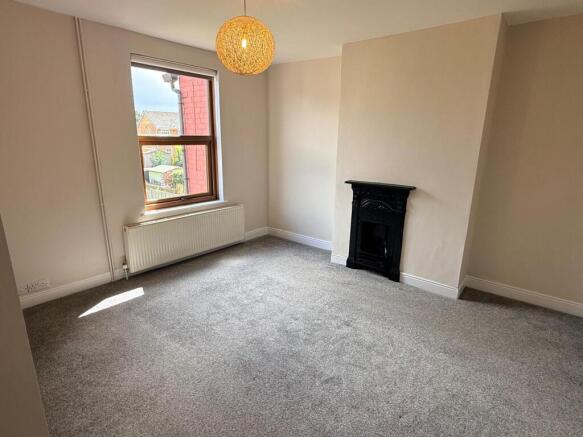3 bed Terraced to rent Image 12