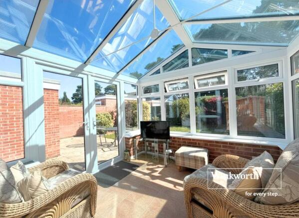 Mountbatten Drive, Ferndown, Dorset, BH22 photo 4