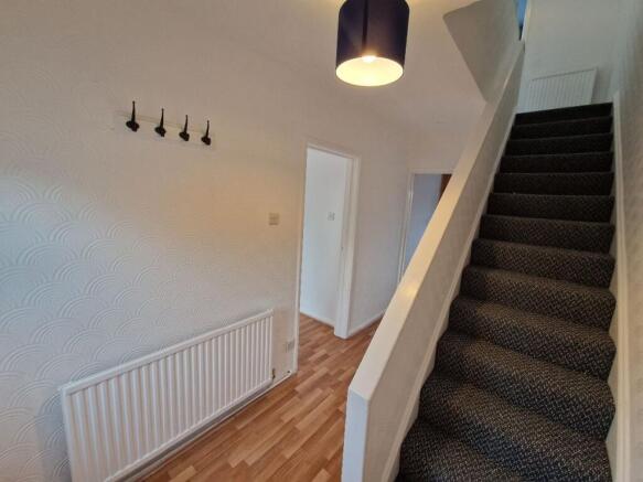3 bed Flat to rent Image 8