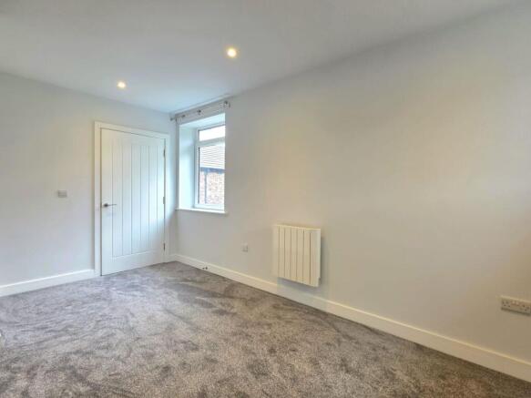 2 bed Semi-Detached Bungalow to rent Image 8
