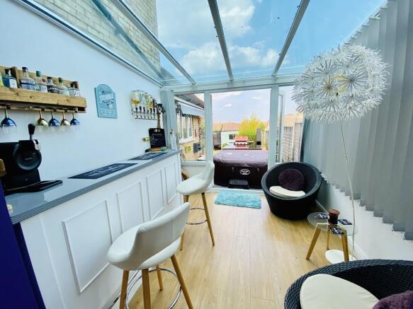 Conservatory/Bar ...