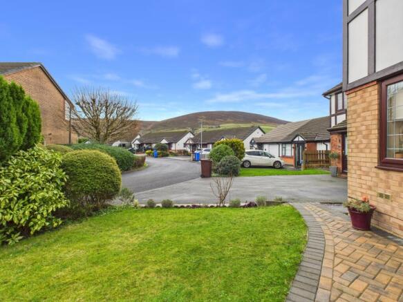 CAM03729G0-PR0209-STILL032