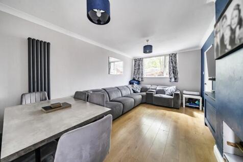 Chaucer Road, Farnborough, Surrey, GU14