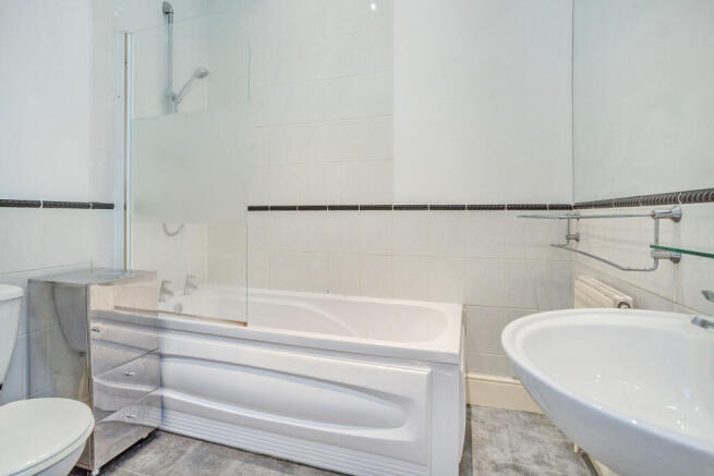 2 bed Flat for sale Image 12