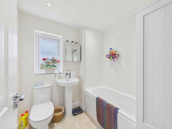 4 bed Detached for sale Image 6