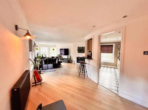2 bed Apartment for sale Image 8