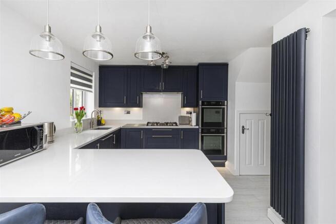 4 bed Town House for sale Image 8