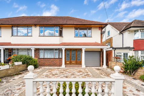 Longland Drive, London, N20