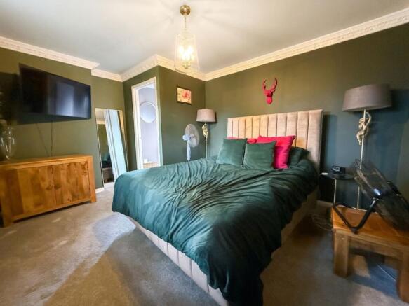 4 bed Detached for sale Image 12