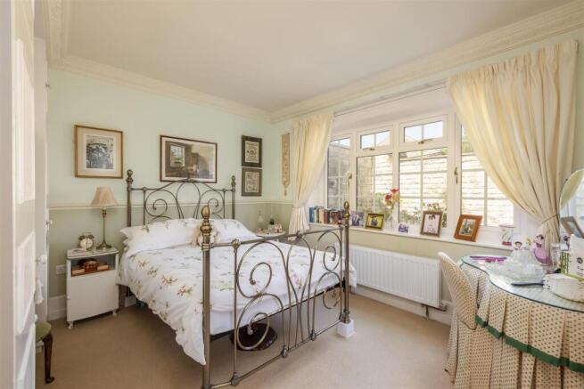 4 bed House for sale Image 12
